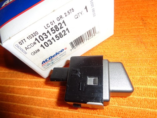 GM 10315821 2004 2005 06 07 2008 2009 CADILLAC XLR HAZARD WARNING SWITCH NOS NEW - Picture 4 of 5