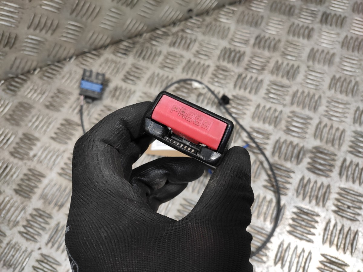 Renault Master MK3 10-19 Movano B Driver Seat Belt Stalk Buckle 