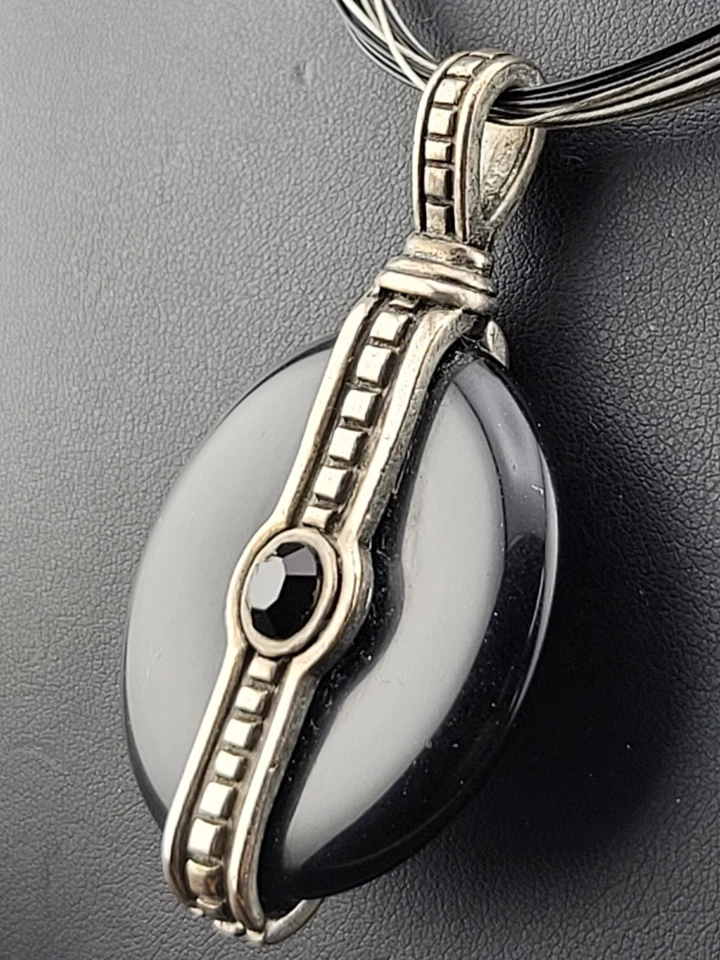 Retired Signed Chico's Black Glass Disc Rhinestone Pendant 20" Wire Necklace - Image 4 of 4