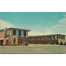 Thunderbird Motel Riverton WY Postcard PC426