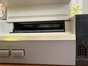 REGULAR NINTENDO CONSOLE NES NES-001 1985 -  BROKEN PARTS OR REPAIR