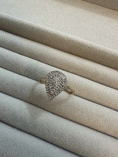 9ct diamond yellow gold pear shape cluster ring. Hallmarked. 1.92g. Size P 1/2.