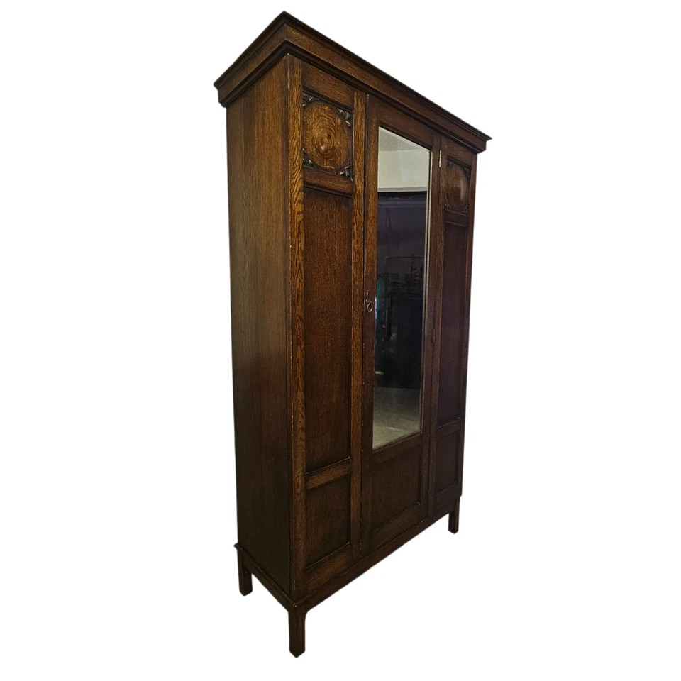 Armario armario antiguo de roble tallado artesanal con puerta de espejo 76" Foto 4 de 4