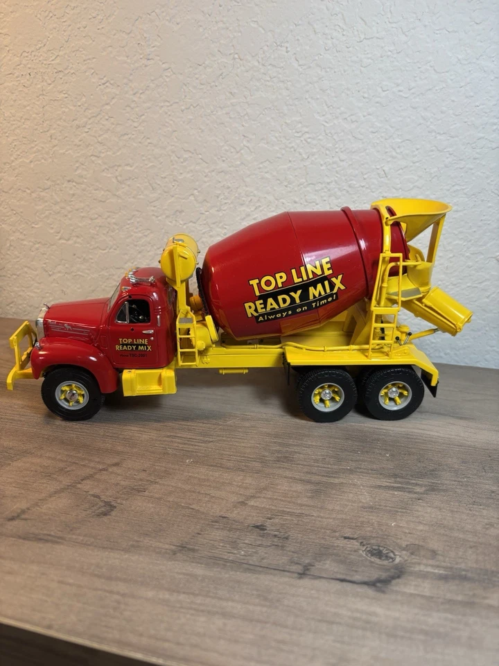 First Gear Top Line Ready Mix B-Model Mack Mixer 1/32 Red/Yellow - Image 2 of 4