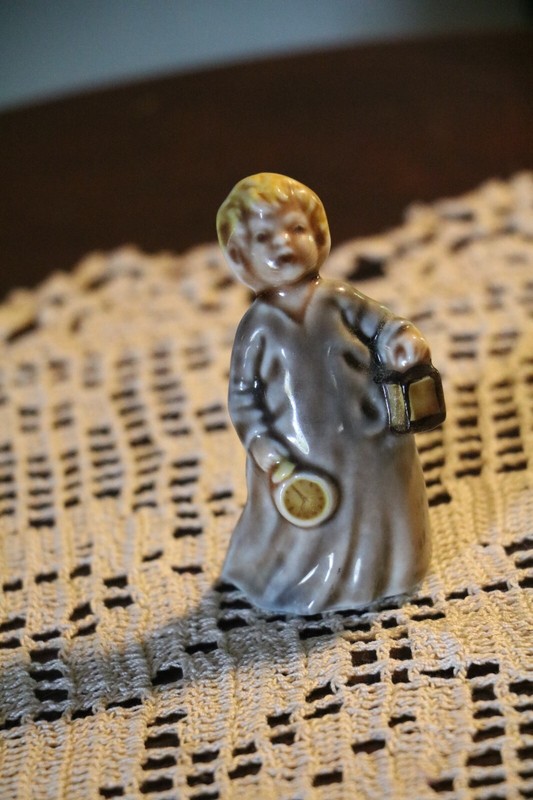 VINTAGE WADE ENGLAND WEE WILLIE WINKIE FIGURINE NURSERY RHYME FAIRY TALE 3"