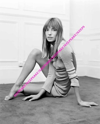 BRITISH-FRENCH ACTRESS JANE BIRKIN LEGGY BAREFOOT 8x10 PHOTO A-JBIR