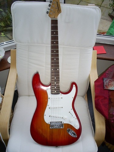 tanglewood nevada electric guitar in cherryburst in good