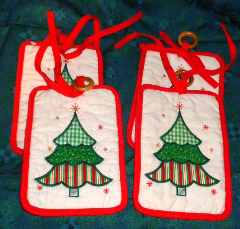 4 Vintage Matching Christmas Potholders with Christmas trees new 1980s
