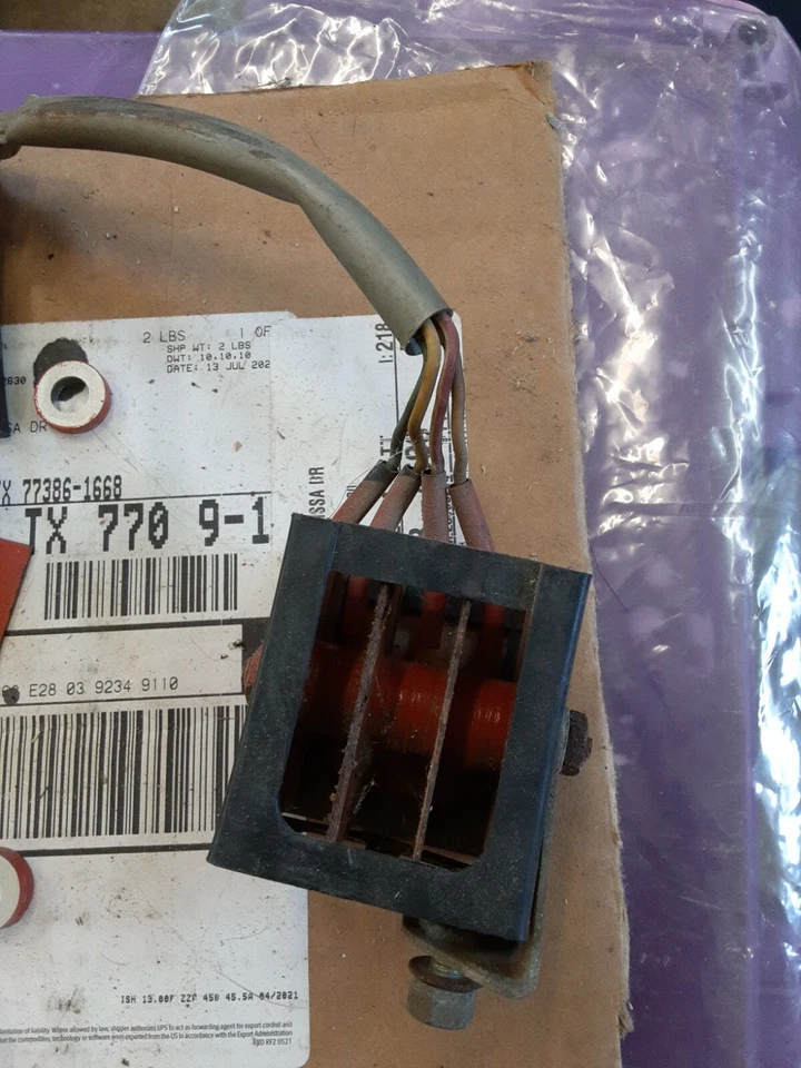 Piezas de regulador/rectificador de voltaje OEM Honda CL100/CB100/SL100 Foto 3 de 4