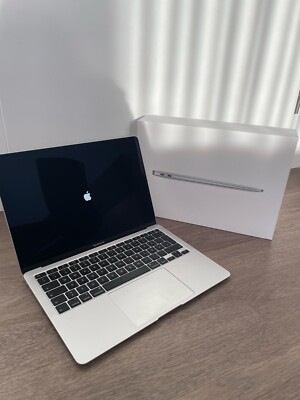 MacBook Air 13'' Retina 2020 silver 16 GB RAM 256 GB SSD - selten genutzt