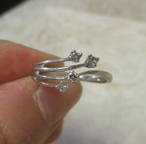 14K Helzberg Diamonds White gold Diamond Ring Size 7 R31