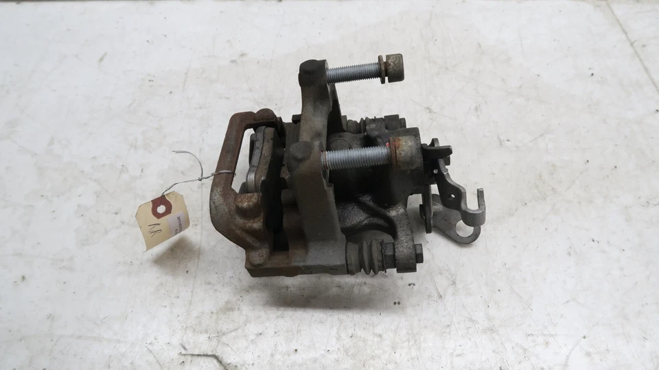 Pinza de freno lateral derecha del pasajero Volkswagen Passat 2012-2015 OEM Foto 4 de 4