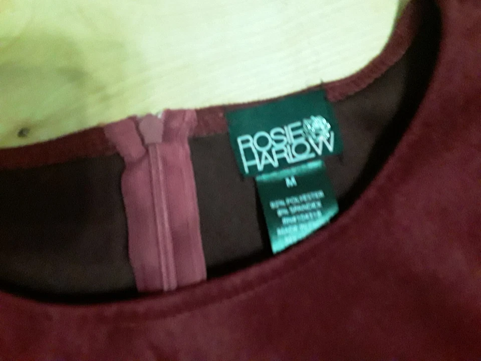 Vestido para mujer Rosie Harlow borgoña gamuza manga corta talla mediana Foto 3 de 4