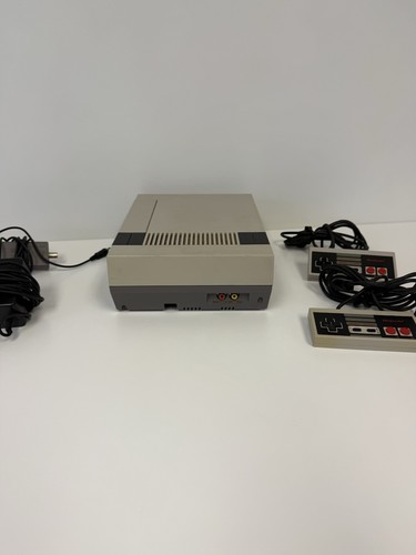 Nintendo Entertainment System - NES-001 W/ 2 Controllers - Picture 16 of 21