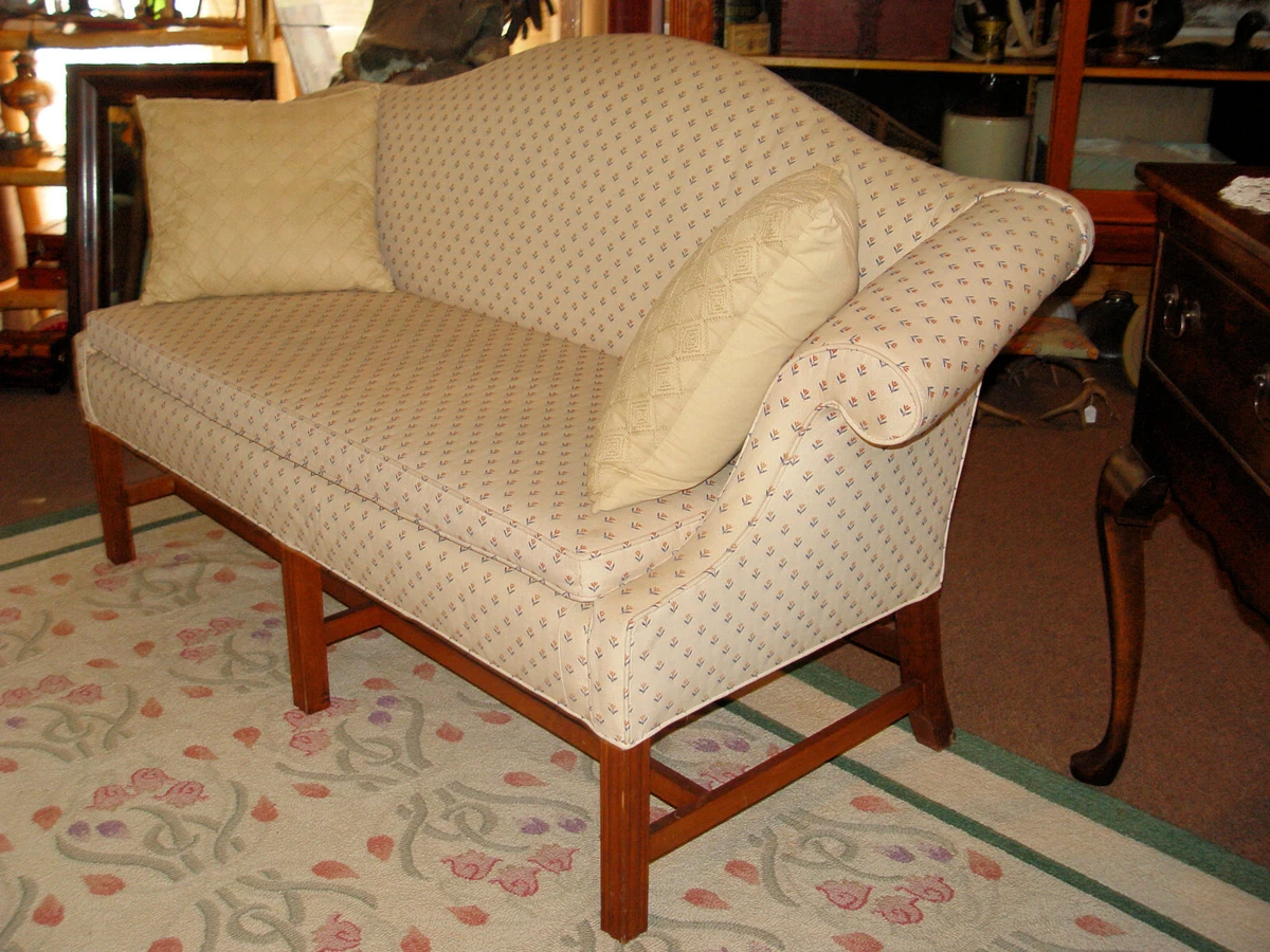 Early American Sofas Baci Living Room