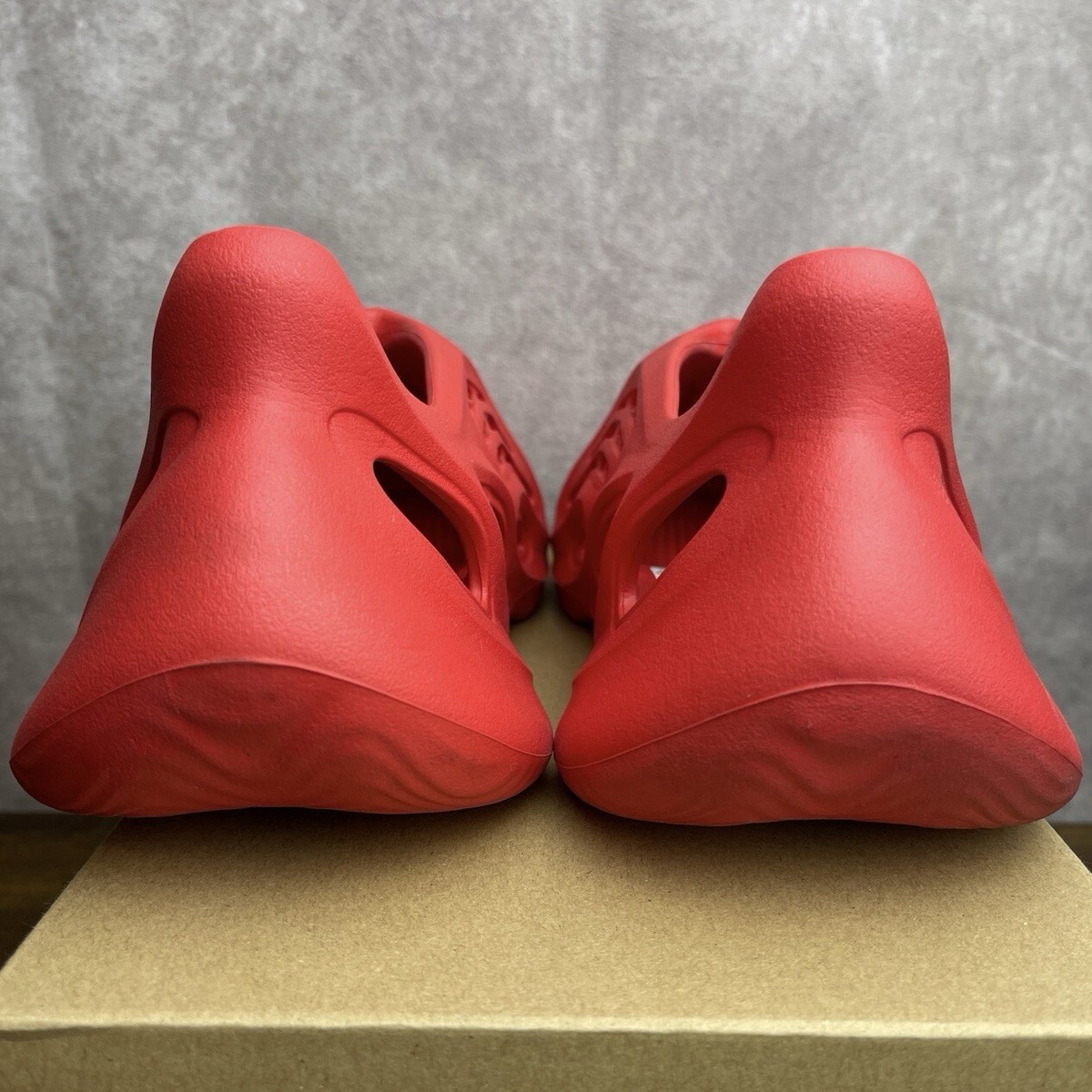 Adidas Yeezy Foam Runner Vermilion Size 9 GW3355 Red OG Rare  display picture 2