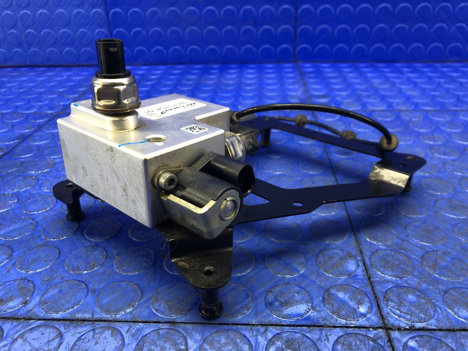 2016-2021 MCLAREN 570S HYDRAULIC SUSPENSION PUMP BLOCK CONTROL MODULE 13B0737CP