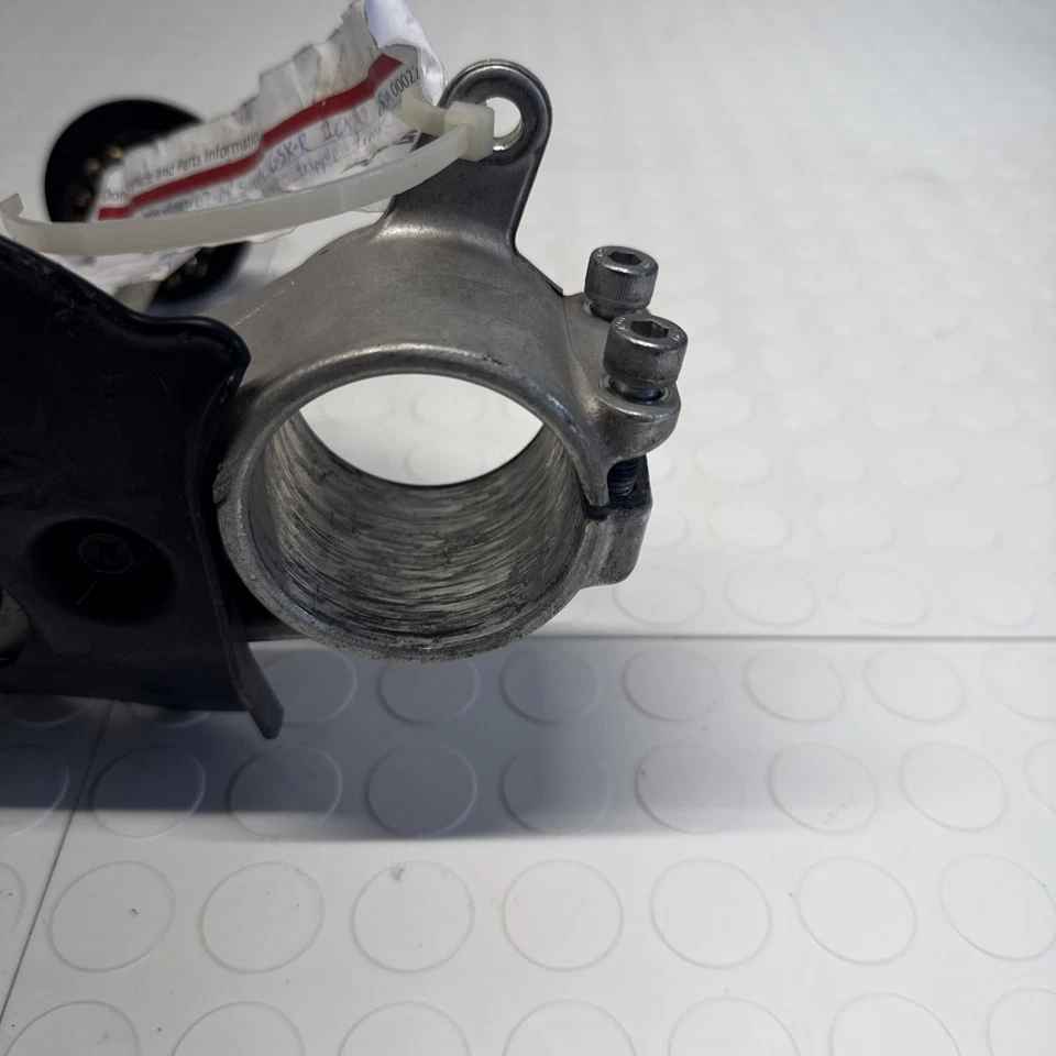 2007-2008 Suzuki GSXR1000 inferior tripla árvore dianteira garfo tubo ponte fabricante de equipamento original - Imagem 2 de 4