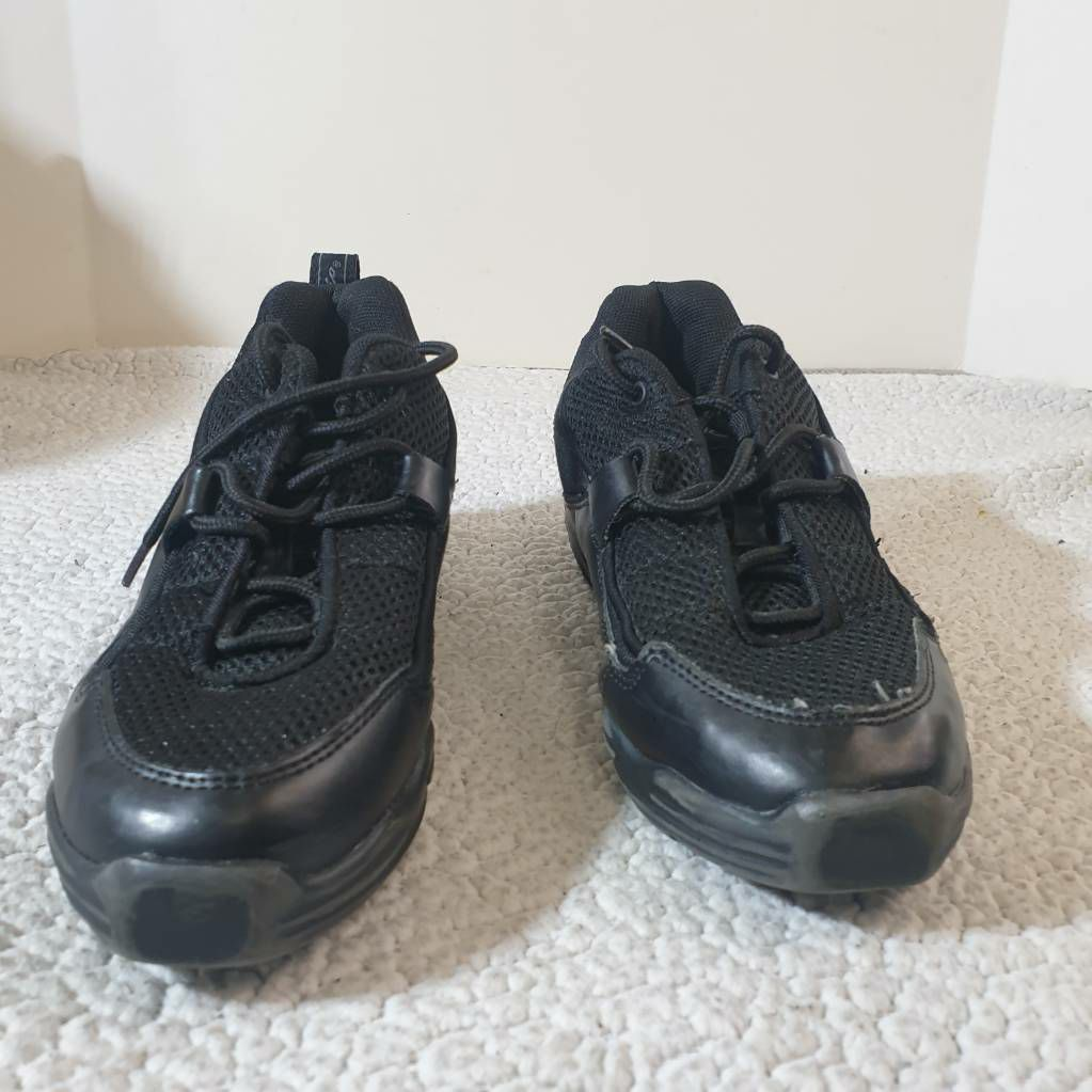 Capezio Womens Fierce Dansneaker Dance Shoes Black DS11 Low Top Mesh