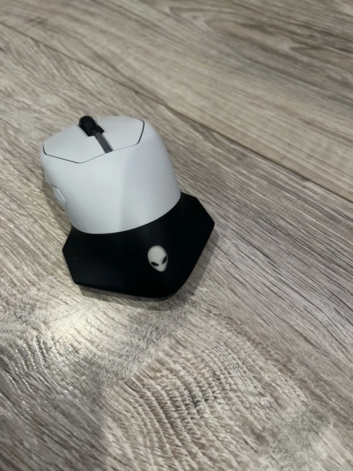 Беспроводная игровая мышь Alienware AW610M - Изображение 4 из 4