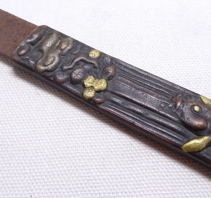 P0108a: Espada pequeña japonesa KOZUKA cobre antiguo real con hoja y relieve de carpa Foto 3 de 4