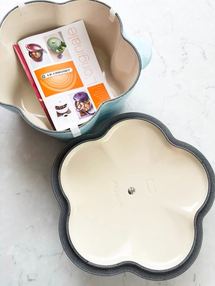 LE CREUSET Cocotte Fleur vaso da fiori vaso a due mani purista blu argento nu... - Immagine 3 di 4