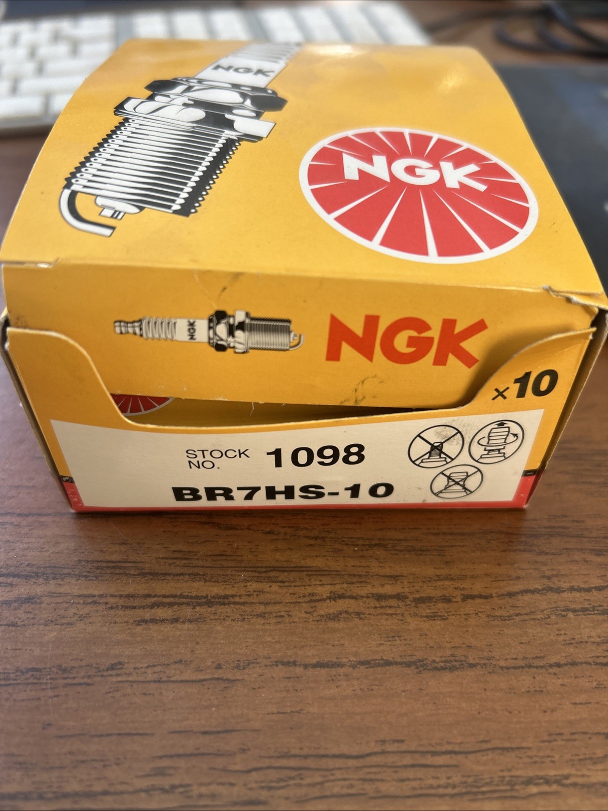 NGK 1098 BR7HS-10 Spark Plug Genuine OEM BRAND NEW PACK OF 9