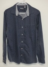 Van Heusen Long Sleeve Button Up Shirt Men  s Medium Blue.  11338