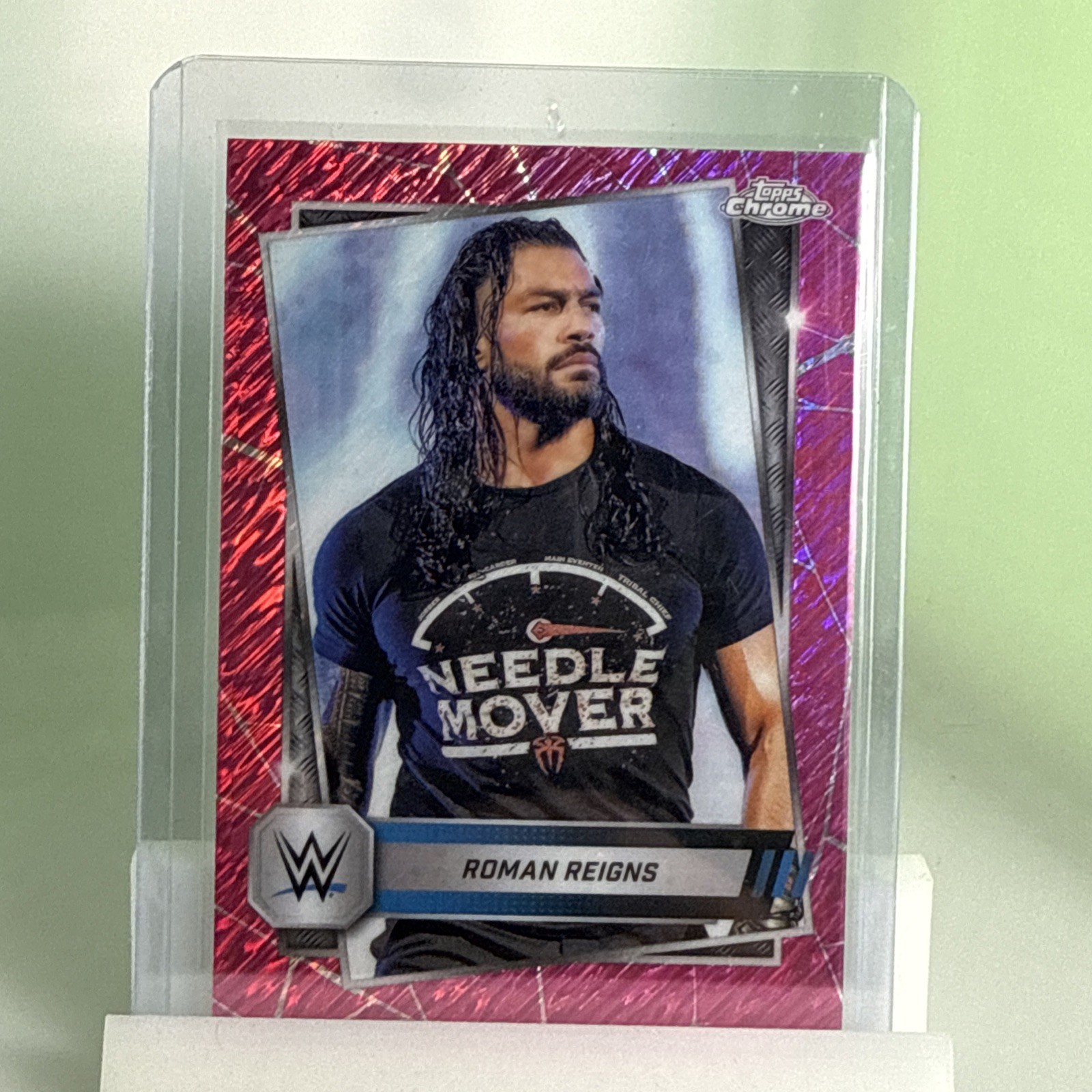 2025 Topps Chrome WWE Roman Reigns #3 Pink Shimmer Refractor