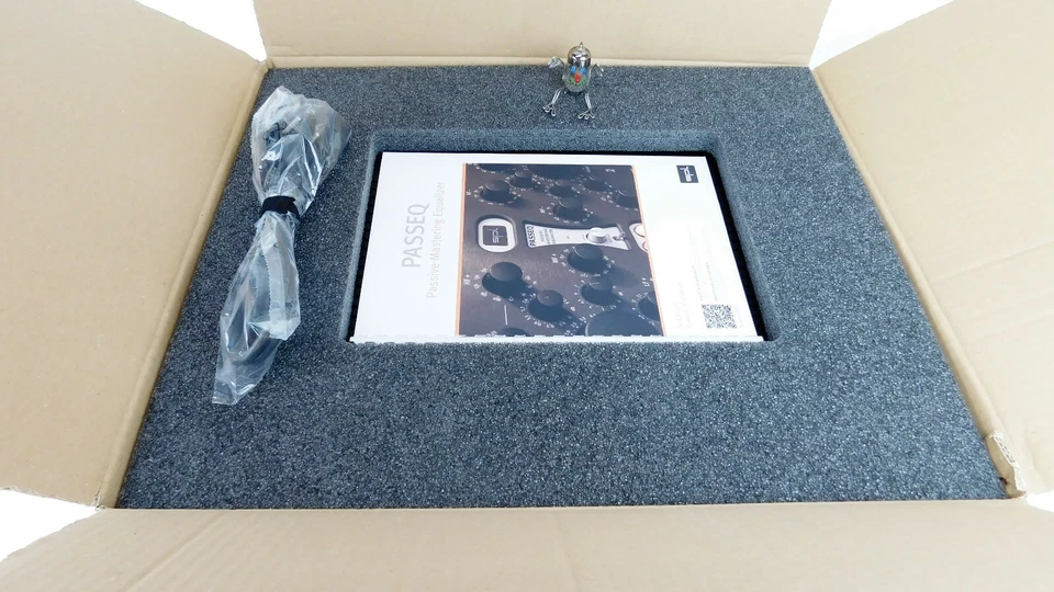 SPL PassEQ Mastering Equalizer All Black + Neuwertig + OVP + 2 Jahre Garantie - Bild 2 von 4