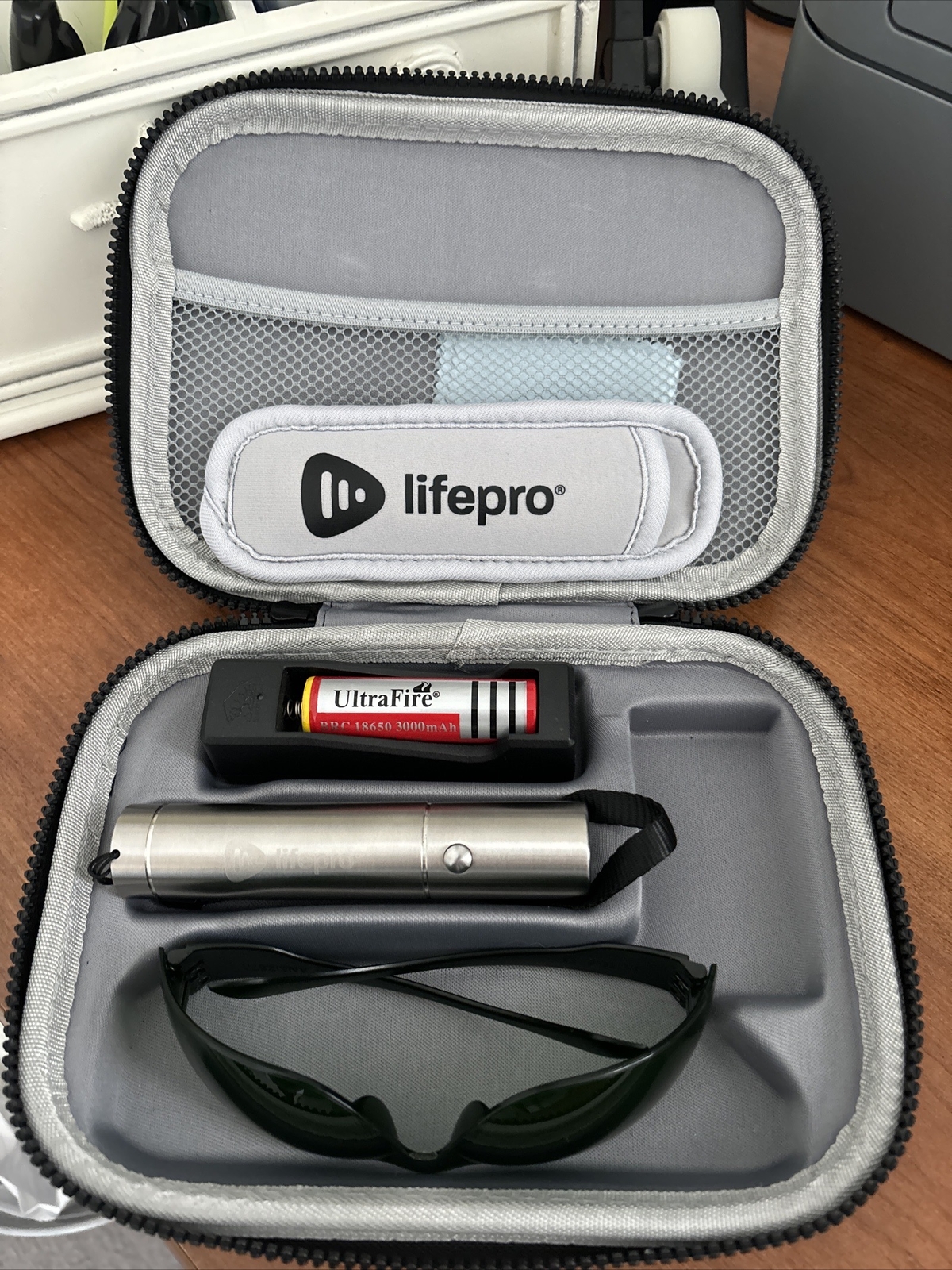 LifePro LumiCure Light Therapy Torch LPLMCRSLV 3000mAh 9W 630/660