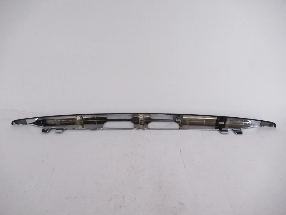 Cubierta de lámpara de luz de licencia cromada trasera genuina OEM Lexus 75132-60070 03-09 GX470 Foto 2 de 4