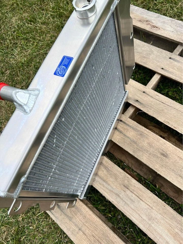 Radiador serie Aluminator Be Cool 10242 para Jeep Wrangler 87-06 con transmisión manual Foto 4 de 4