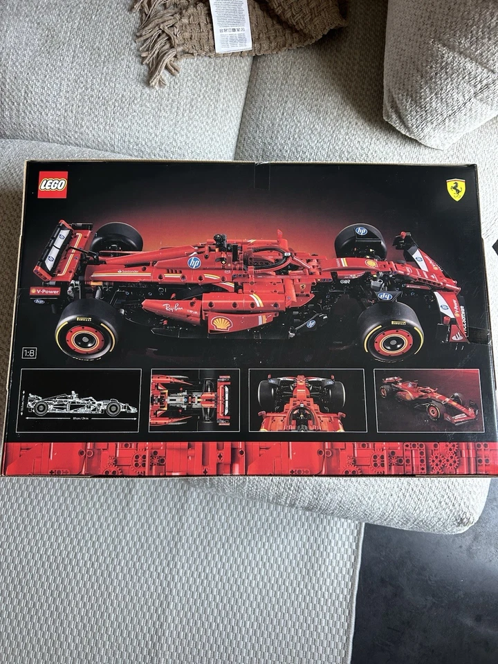 LEGO Technic 42207 Ferrari SF-24 F1 Car, photo 2 sur 4