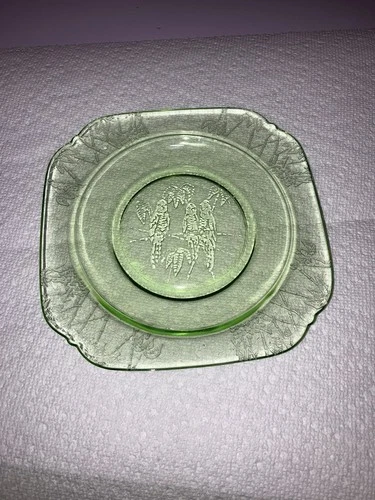 Vintage Green Uranium / Vaseline Sylvan Federal Glass "Parrot" 6” Plate.  Mint