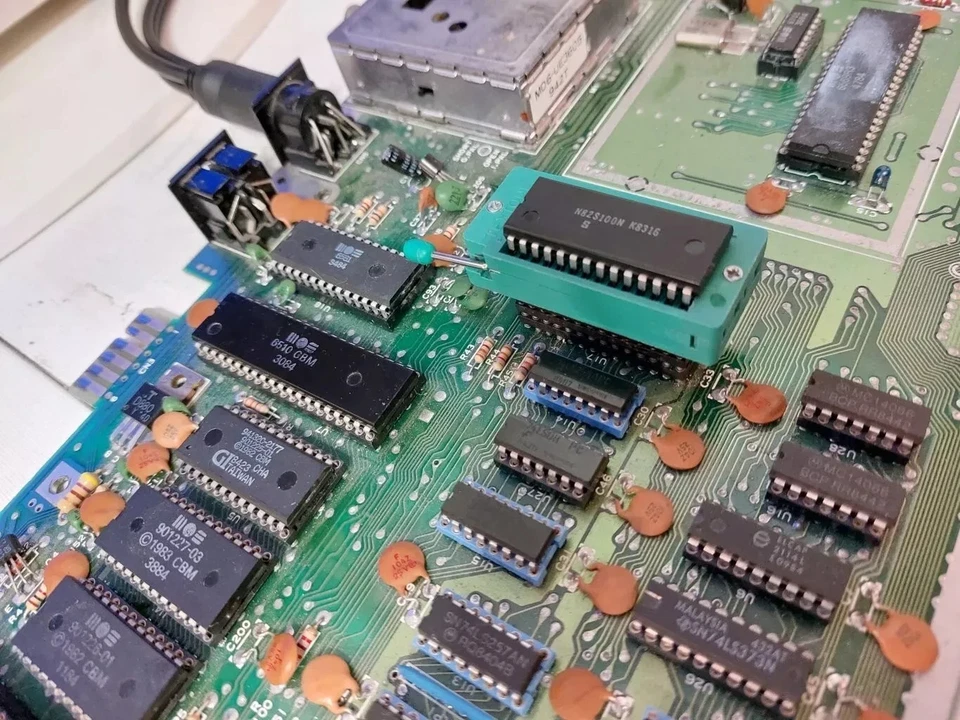 PLA for Commodore 64 C64 MOS 906114-01 251641-02 - PLS100N 82S100 NOS RARE - Immagine 4 di 4