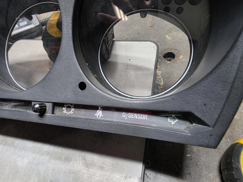 Mercedes R107 380SL 380SLC Instrument Cluster Speedometer Gauge Housing 87001021 - Image 2 of 4