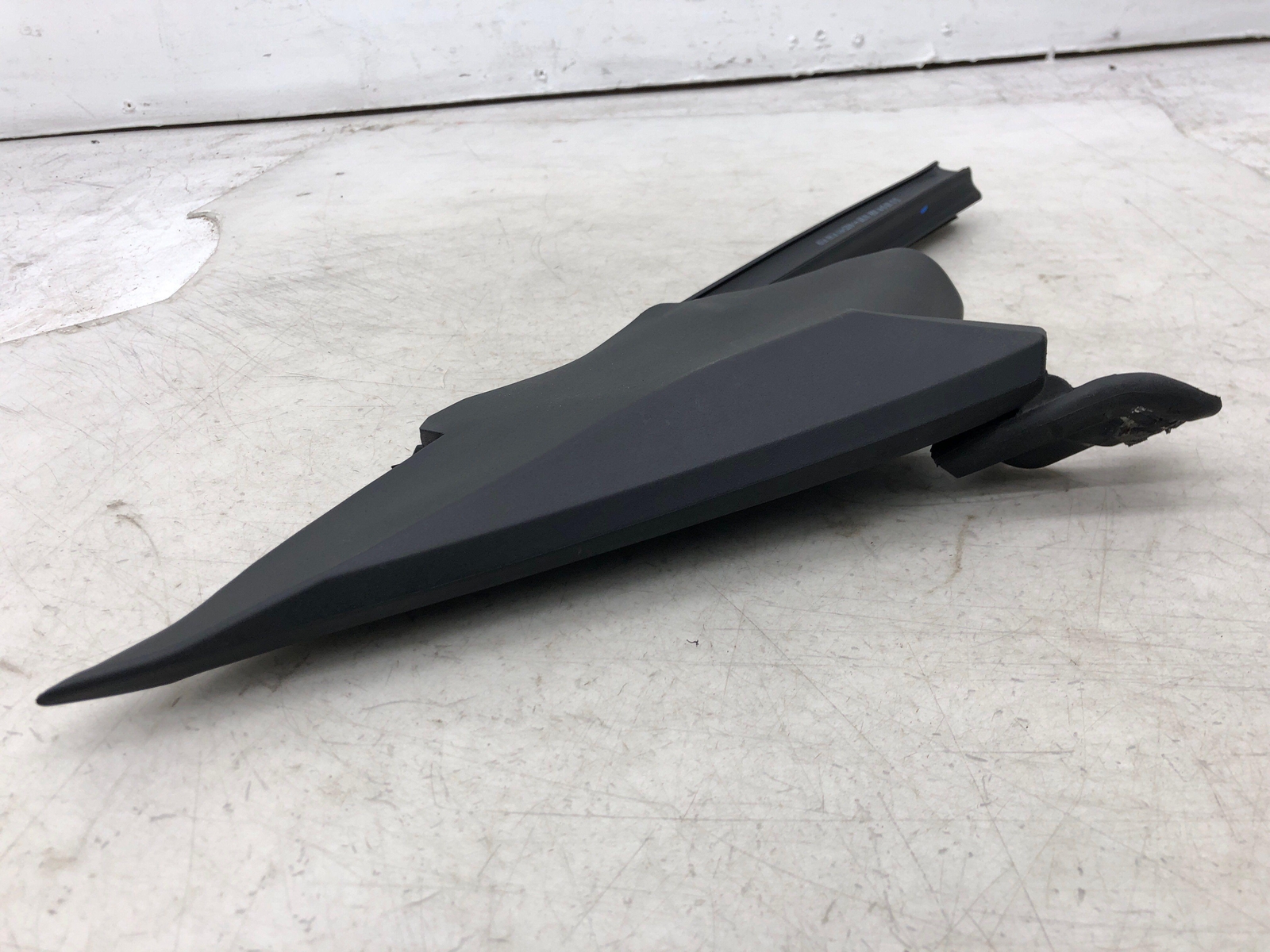 2019-2023 ASTON MARTIN VANTAGE RIGHT DOOR MOULDING WEATHER STRIP KY63-C20290-A