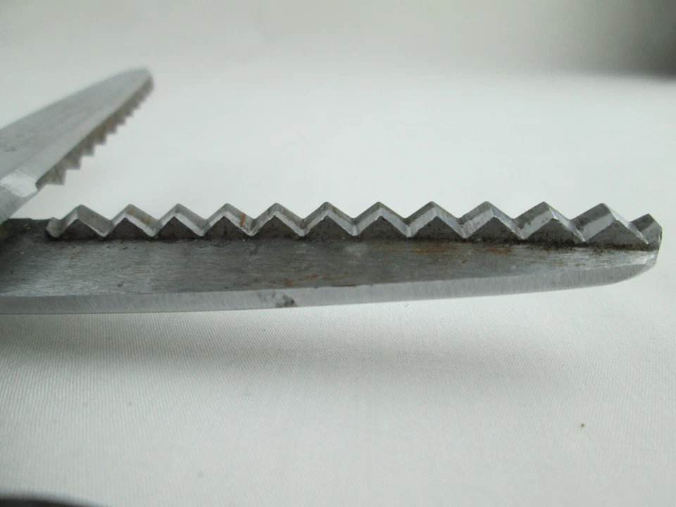 Vintage Clauss Cutlery Model No 4 Pinking Shears Classic Made in USA - Image 4 of 4