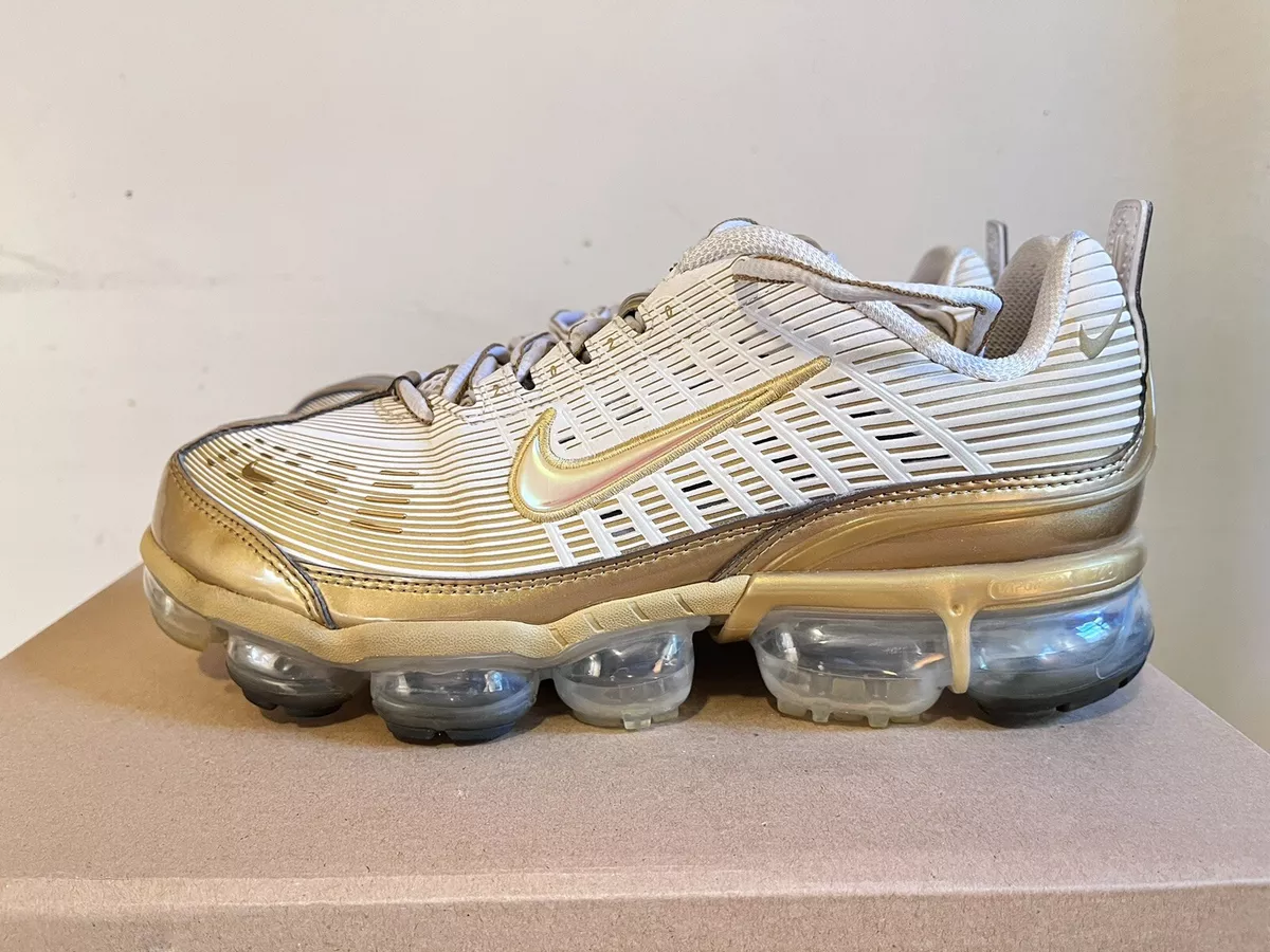 Gold and white vapormax new arrivals