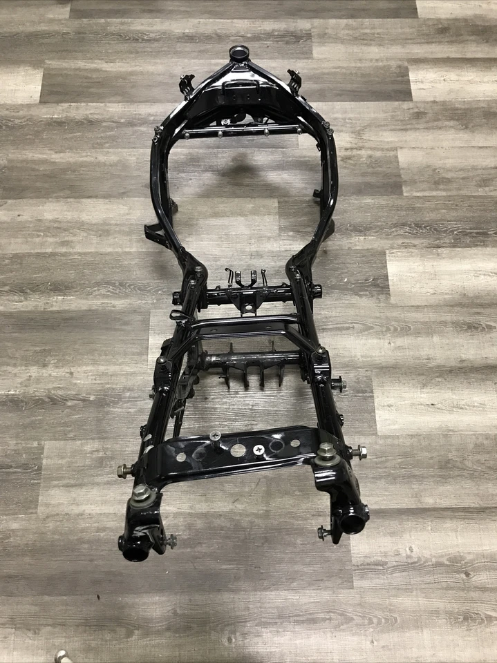 SUZUKI KATANA GSX750F 1998-2006, PIEZA CUADRO # 41100-08FC0-019 Foto 2 de 4