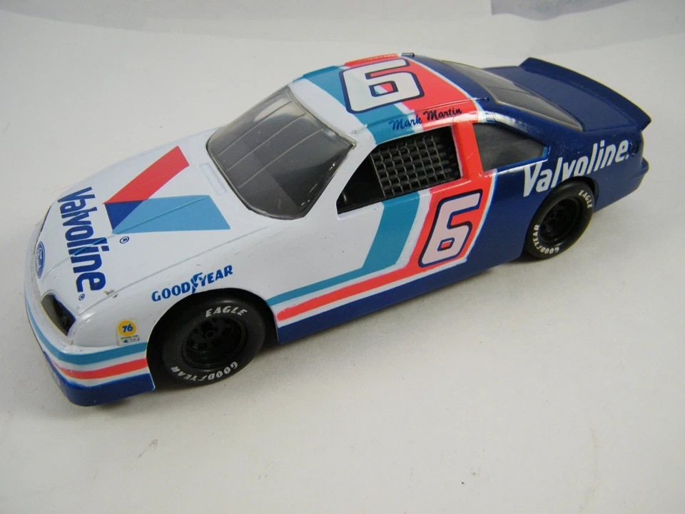  TRANSPORTADORES Y COCHES MARK MARTIN VALVOLINE ROUSH RACING #6 Foto 2 de 4