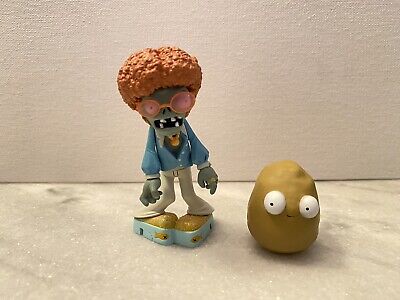 Plants vs. Zombies Fun-Dead Figures Disco Zombie & Wallnut Figure 2-Pack 