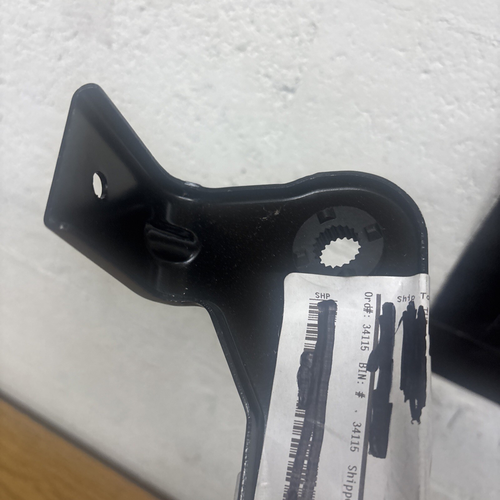 NEW GENUINE Maserati Ghibli M157 radiator mount left 670001348 #574