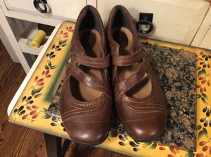 clarks artisan mary jane shoes