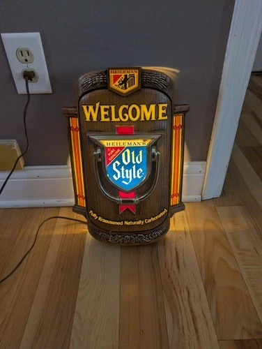 Vintage Heilemans Old Style Beer Door Knocker Beer Sign Lighted Faux Wood READ!