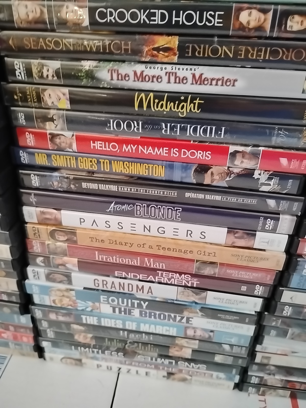 Lot of 120 vintage Estate Sale DVD Classic dvds! NO KIDS MOVIES Trl6#18