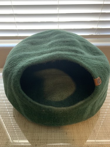 MEOWFIA Cat Cave – Premium Felt Bed for Indoor Cats, Medium, Emerald