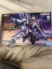 Bandai ZGMF-X10A Freedom Gundam 1/100 Master Grade Model Kit