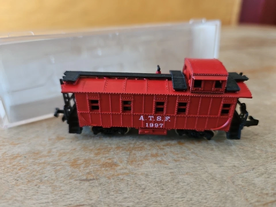 Model Power 3272 Caboose Santa Fe ATSF N-Scale NOS Yugoslavia NEW IN BOX - Image 4 of 4
